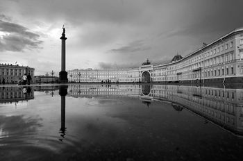 Дождливое зеркало Дворцовой