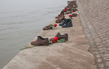 Туфли на берегу Дуная.