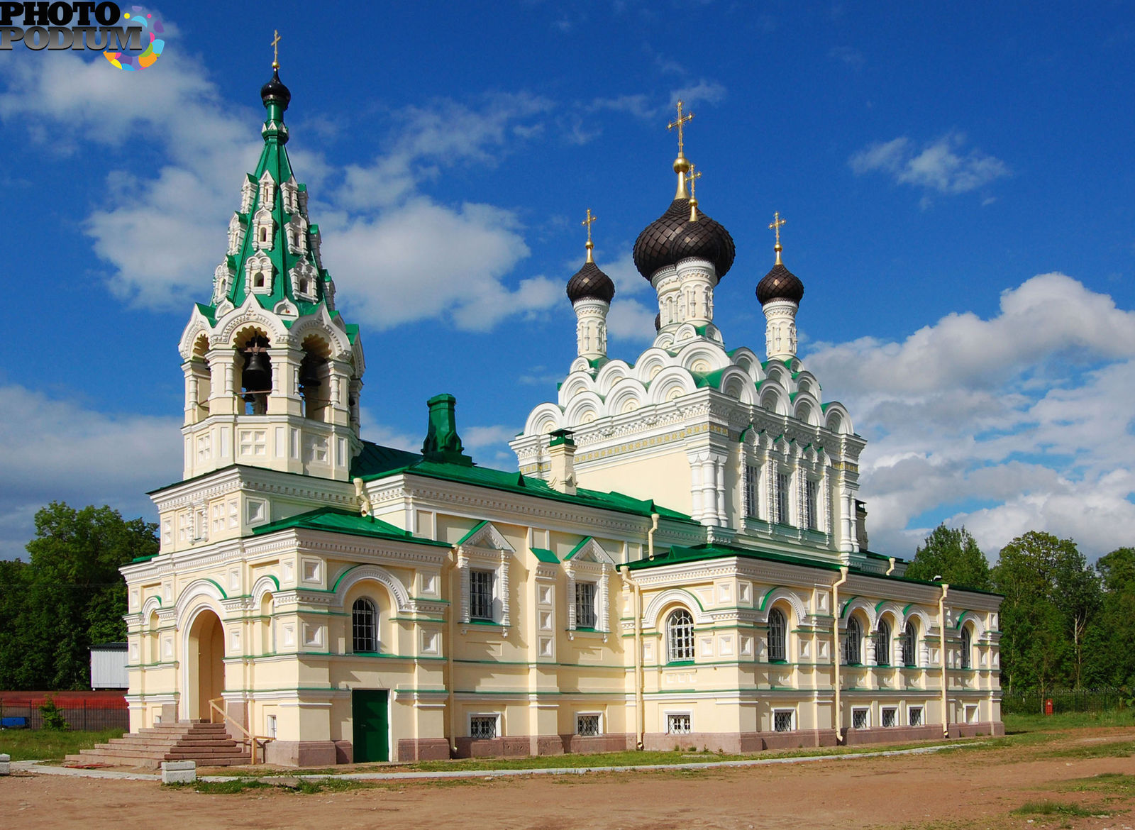 Где находится храм святой троицы. Храм Святой Троицы Ивангород. Свято Троицкая Церковь Ивангород. В Ивангороде в церкви Святой Троицы Штиглиц. Церковь Троицы в Ивангороде.