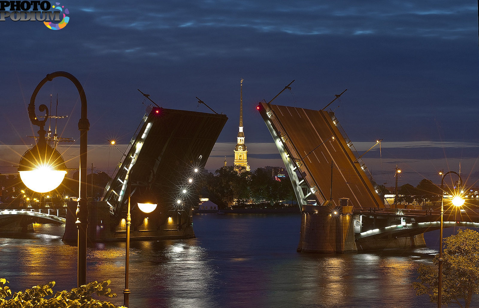 Есть слово мост. Разводной мост в Санкт-Петербурге. Питер белые ночи разводной мост. Питер мосты Петропавловка. Развод мостов в Санкт-Петербурге белые ночи.