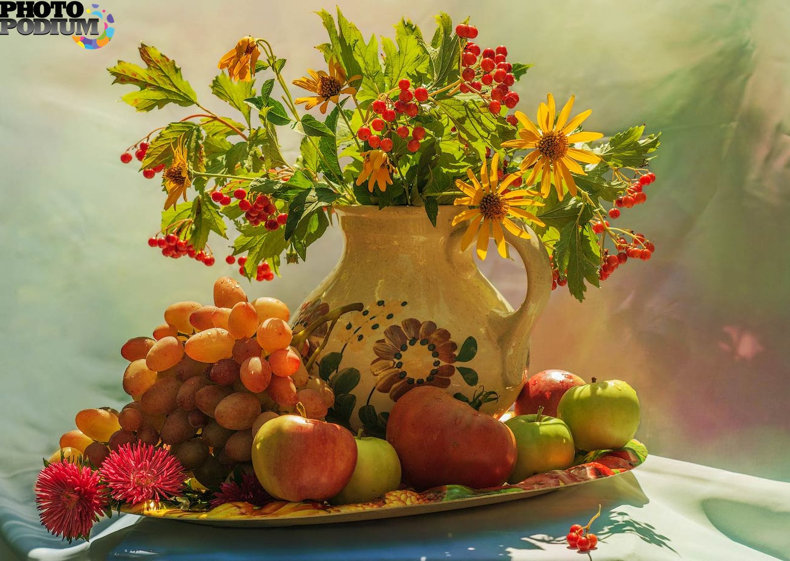 Хорошо лето плодами. Натюрморт осенний. Натюрморт с цветами и фруктами. Натюрморт осень. Красивые натюрморты с цветами и фруктами.
