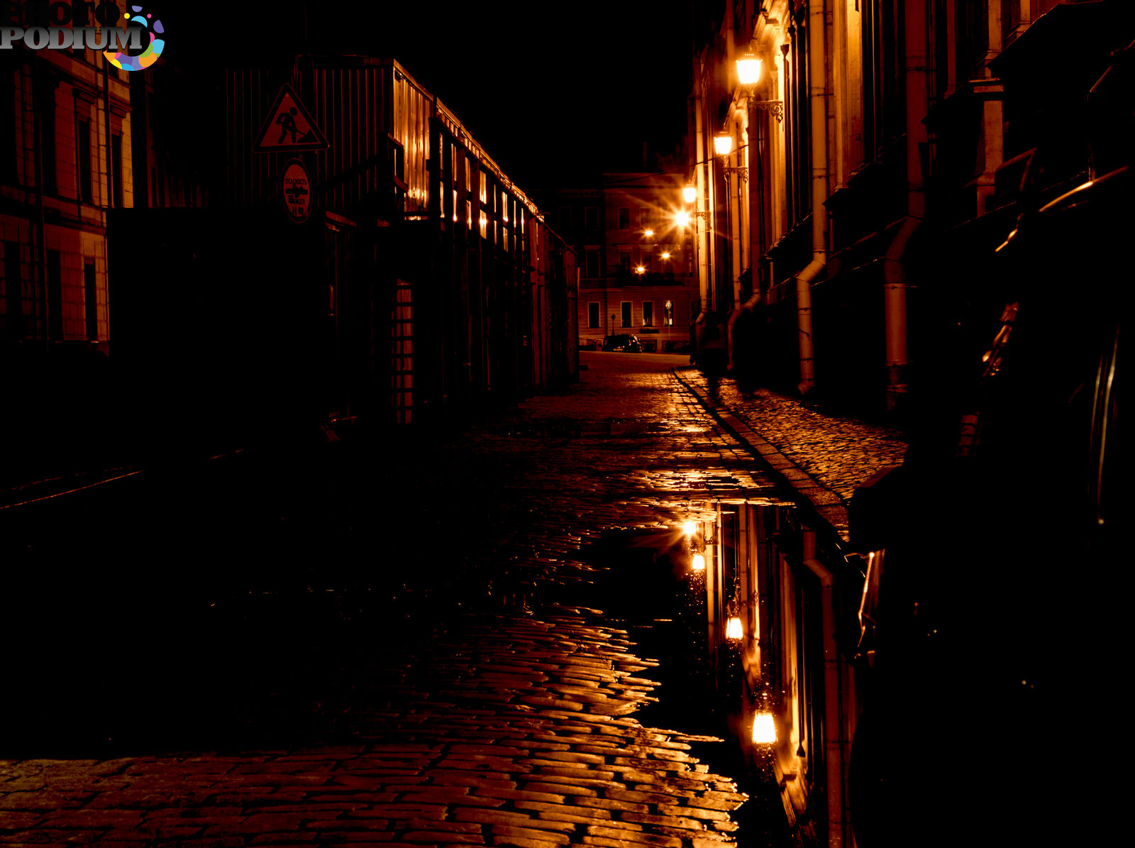 Вечер улица фонарь. Ночная улица. Темные улицы Питера. Ночные улицы Питера. Улица вечером.