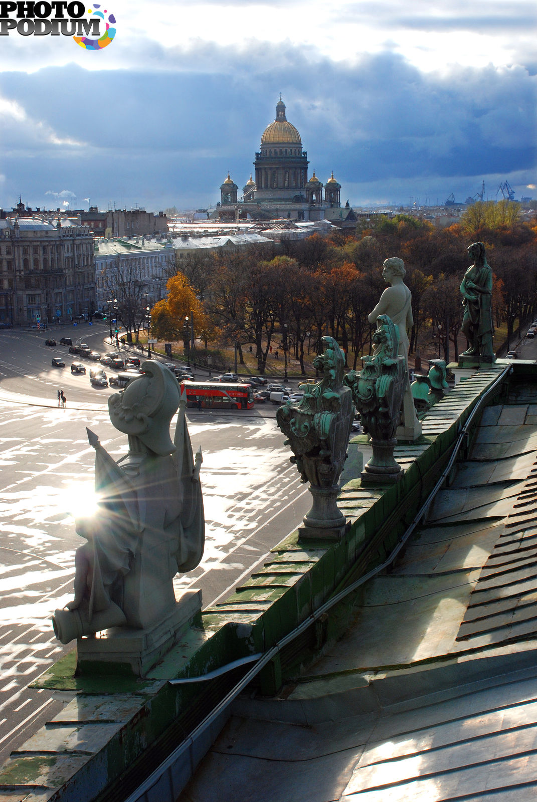 Статуи на крыше эрмитажа фото