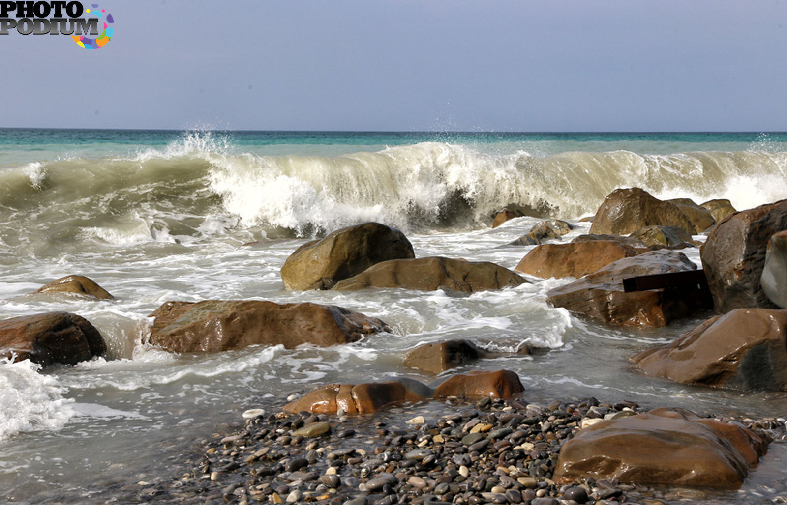 Море было неспокойно