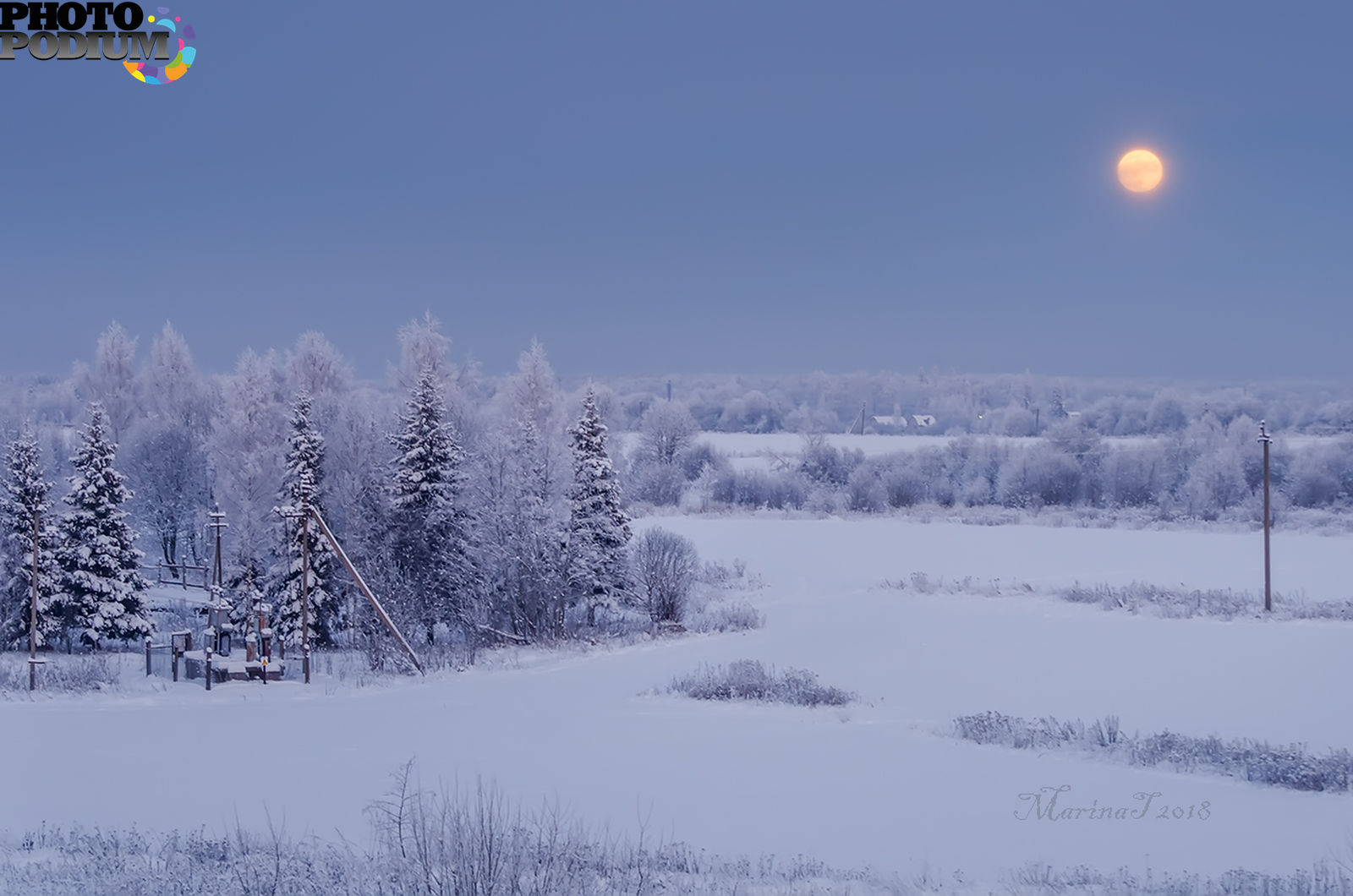 Снежная равнина белая Луна