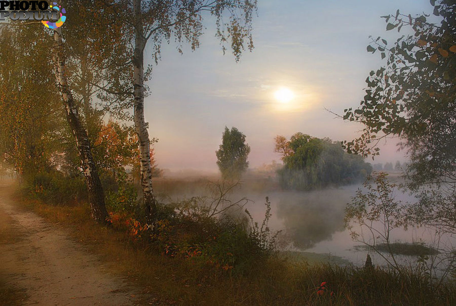 Осень вечер, туман над рекой