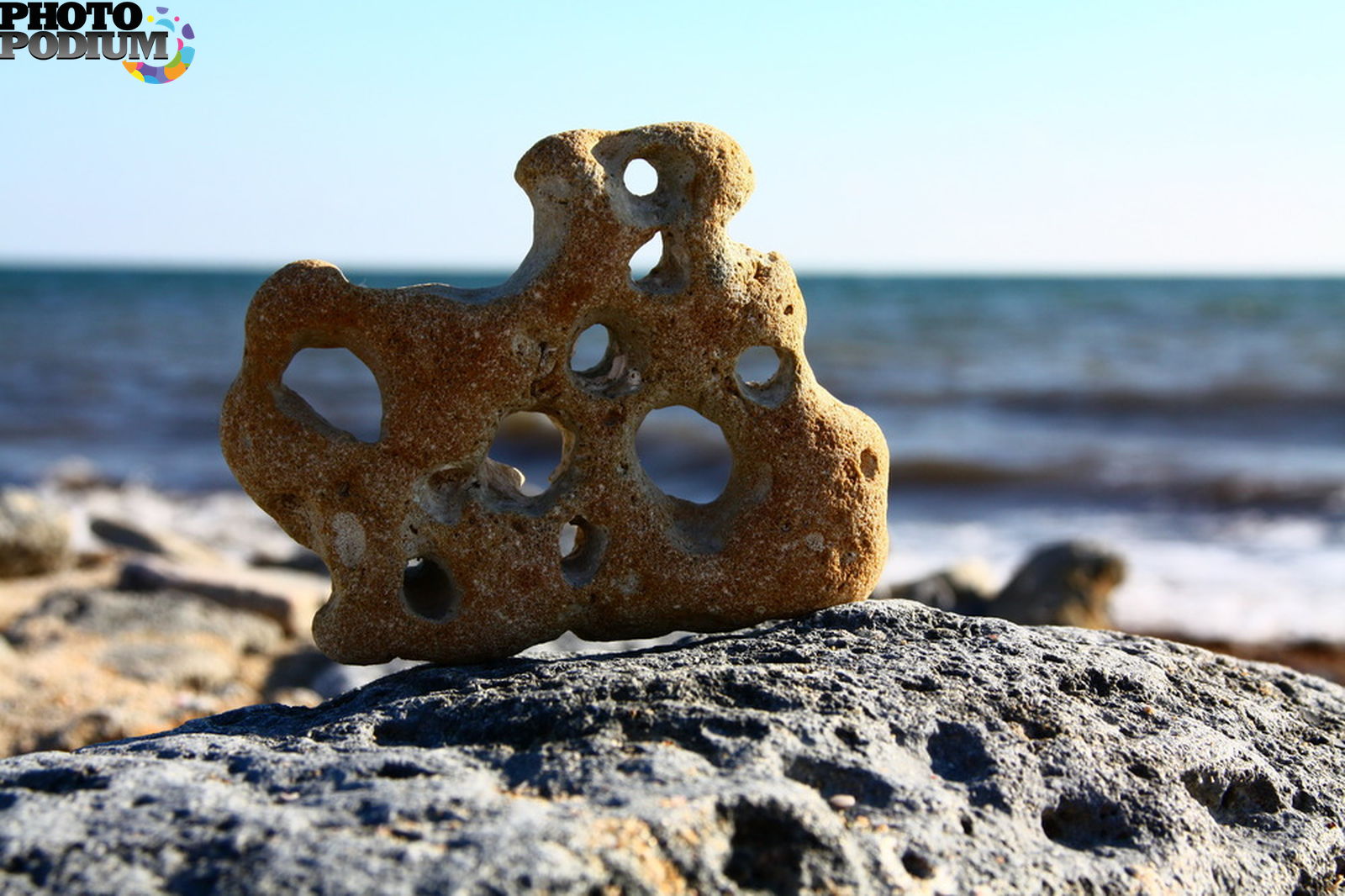 Стоун песок. Каменные фигурки созданные природой. Каменные фигурки созданные природой маленькие. Камень золотой песок. Картинки сердца созданные природой.