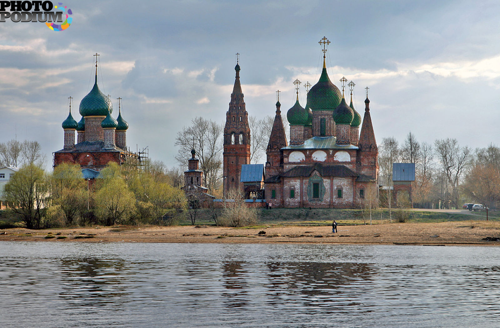 Коровинская слобода в ярославле. Храм в коровниках Ярославль. Храмовый комплекс в коровниках Ярославль. Коровницкая Слобода Ярославль храмы. Храмовый комплекс Иоанна Златоуста в коровниках.