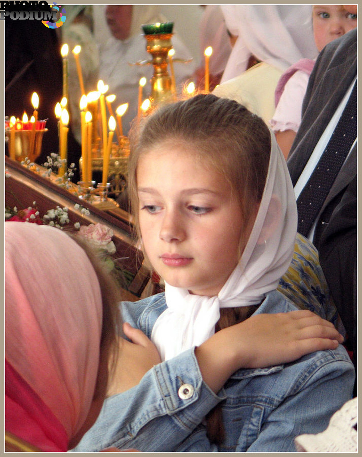 Исповедь девушки. Дети в церкви. Православный храм. Девочка в церкви. Православные дети.