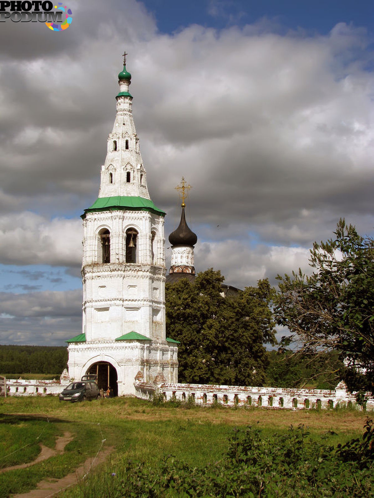 Падающая колокольня в Кидекше