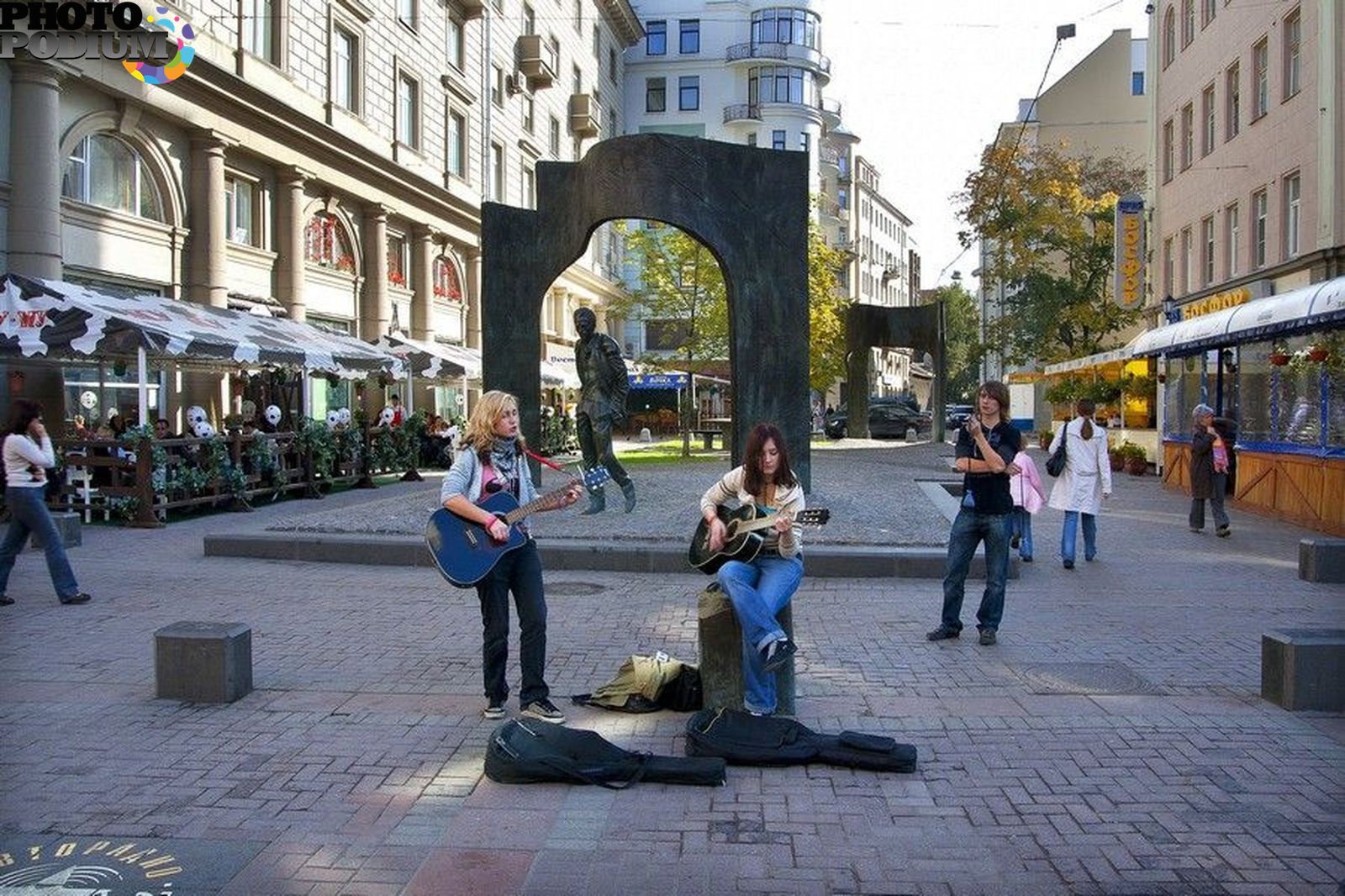 Где арбат в москве. Аллея на Арбате Москва. Старый Арбат Москва 2020. Арбат Москва летом. Старый Арбат люди.