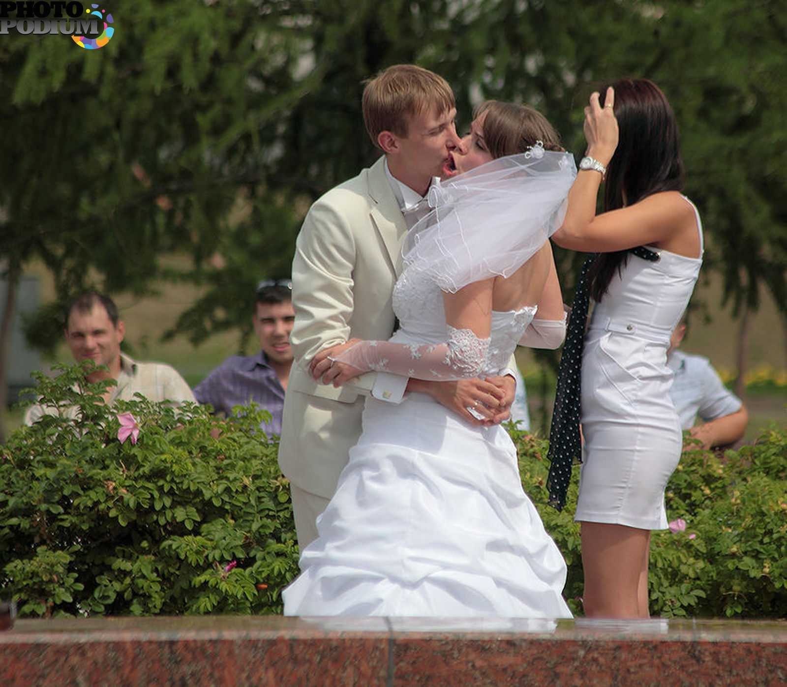 Измена русской невесты. Свадьба прикол. Забавные Свадебные фото. Смешные невесты. Ужасная свадьба.