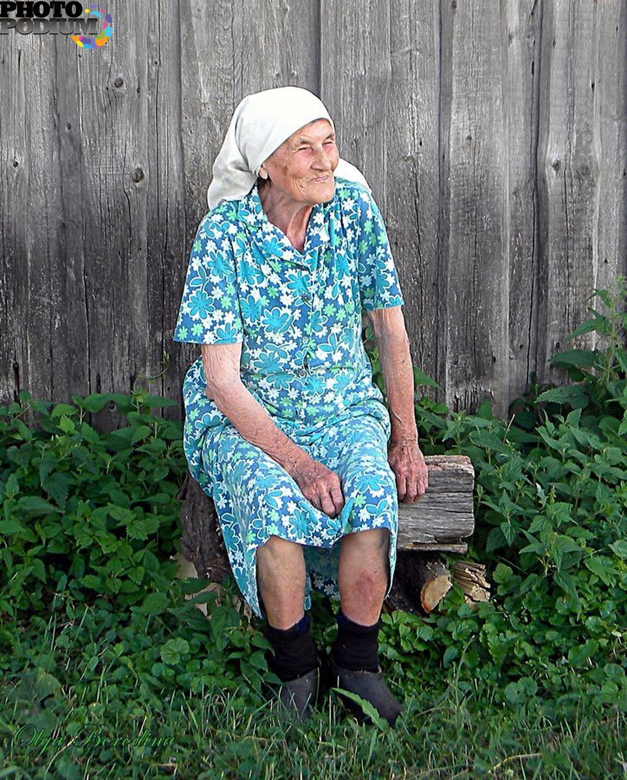 фото пожилых женщин в халате