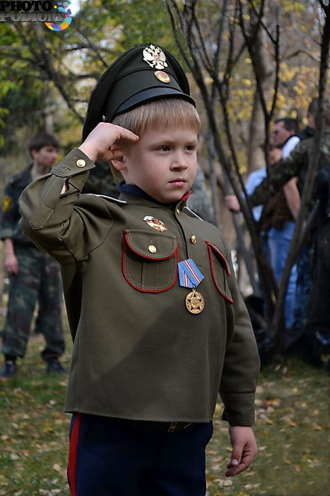 Солдаты смирно. Казаки дети. Солдат смирно. Мальчик смирно. Форма для маленьких Казаков Военная.