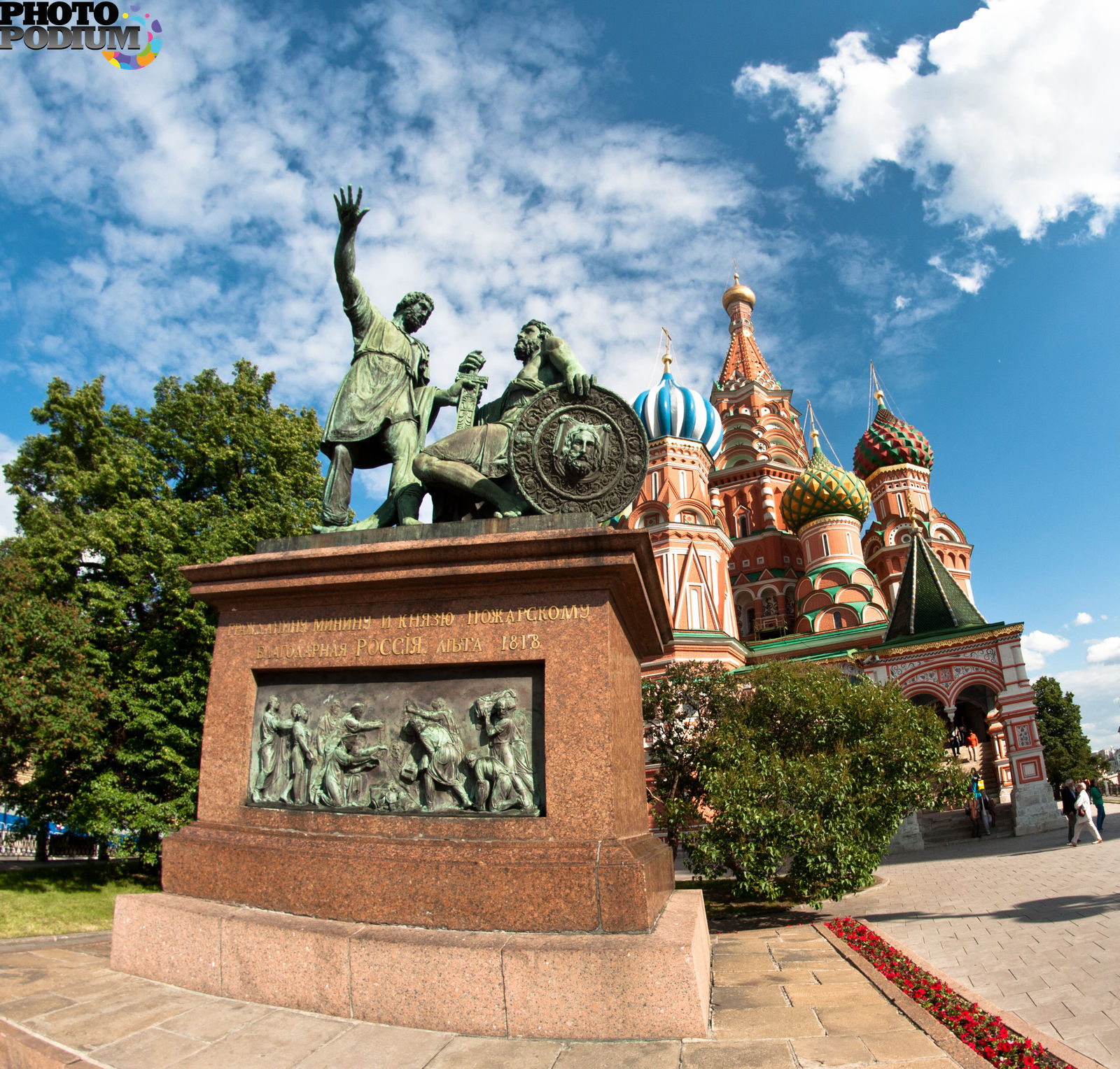 В каком городе памятник минину