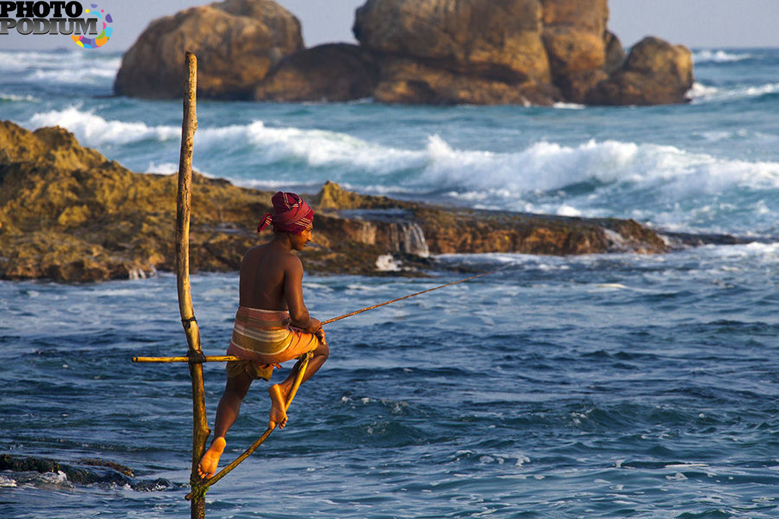 Шри ланка в апреле куда. Велигама Шри Ланка рыбаки. Рыболовство Шри Ланка. Шри Ланка туризм. Рыбаки на Шри Ланке на шестах.