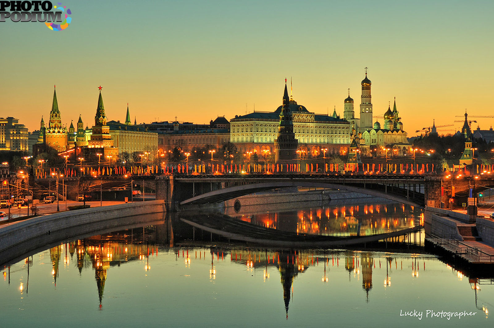 Хочу полететь в москву. Москва-река Кремль рассвет. Рассвет на красной площади. Кремль солнце. Утро в Москве.