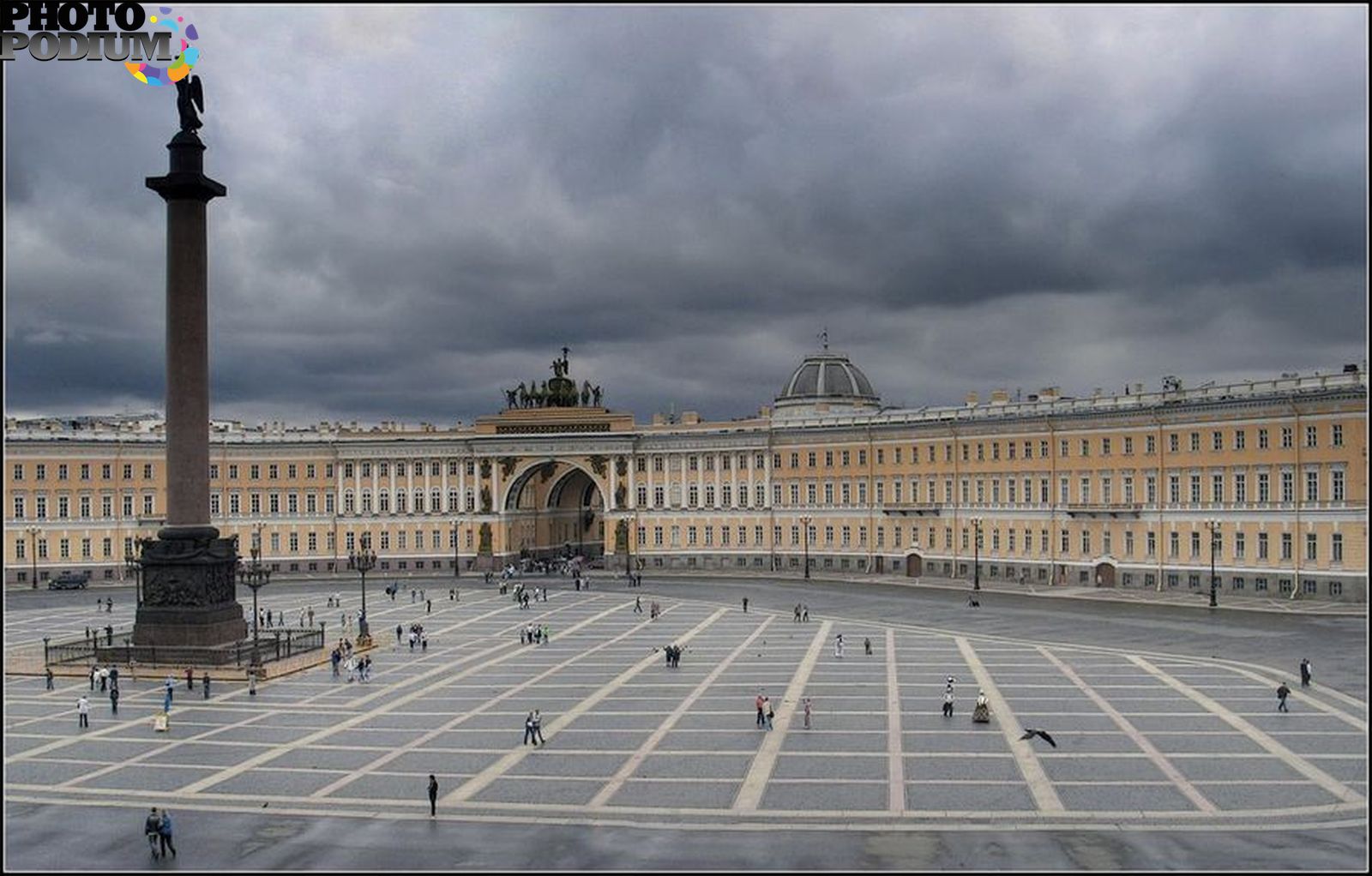 Дворцовая площадь спб. Дворцовая площадь. Достопримечательности Питера Дворцовая площадь. Питер Дворцовая площадь фото.