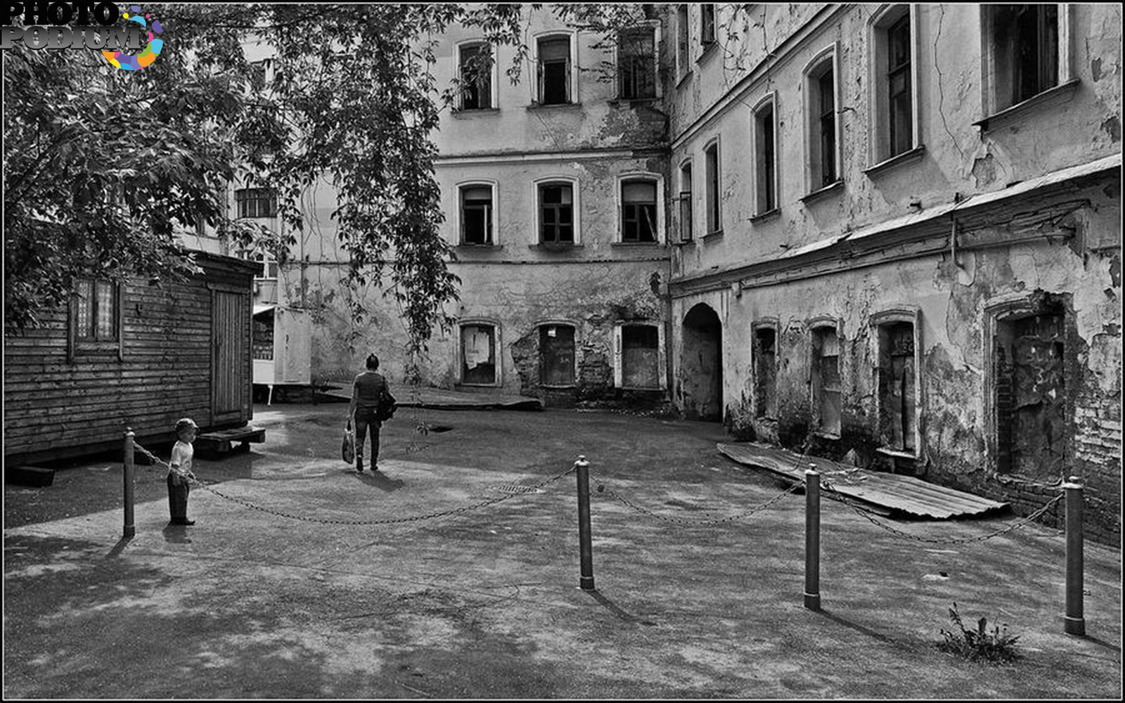 Край двор. Московский старый двор Москва. Старые московские Дворики. Довоенный Московский двор. Старый Арбат дворы Москва 60-х.