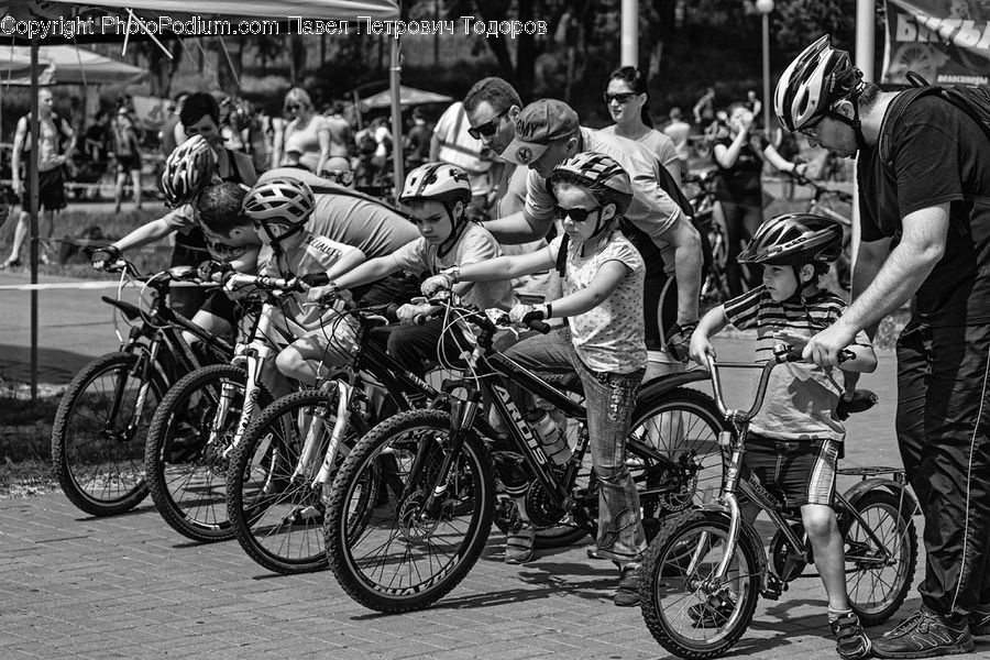 Bicycle, Bike, Cyclist, Vehicle, Crowd, Performer, Person