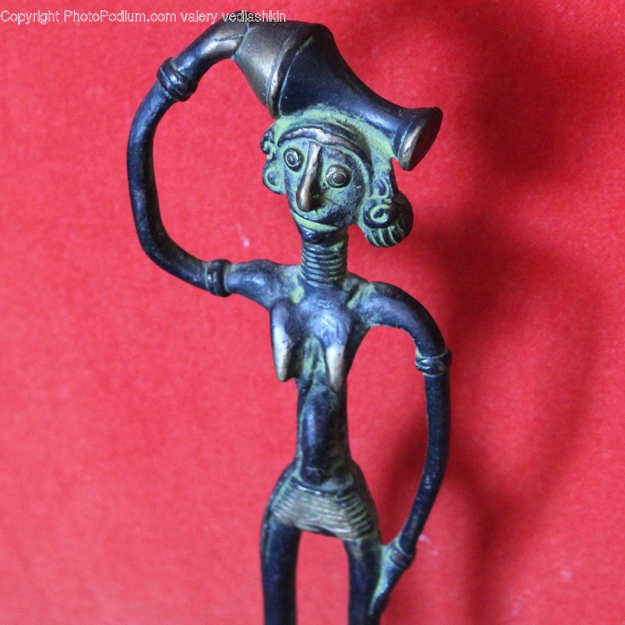 Figurine, Toy, Bronze, Emblem, Symbol