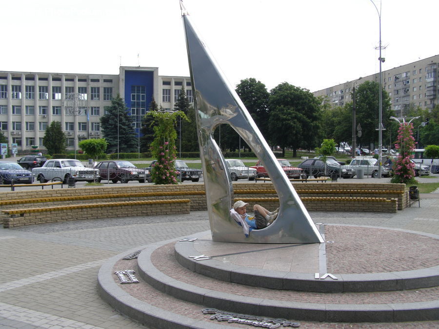 Sundial, Building