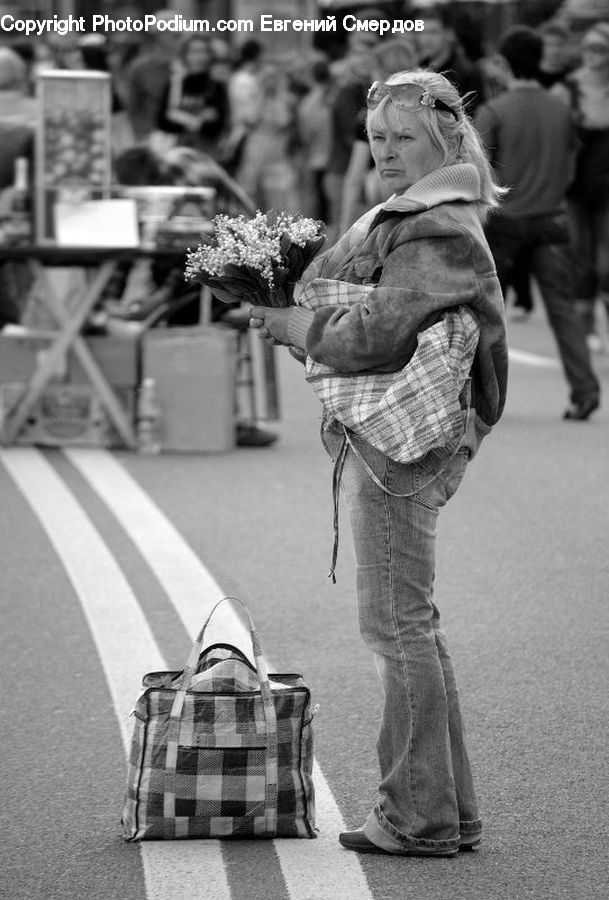 Human, People, Person, Plant, Potted Plant, Performer, Bench