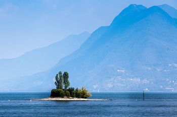 Италия озеро Манджори