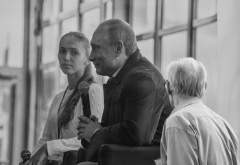 Глядя на президента
