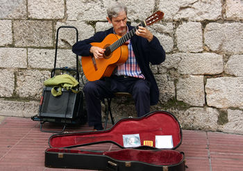 Гитарист на улице Барселоны