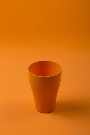 Оранжевый стаканчик