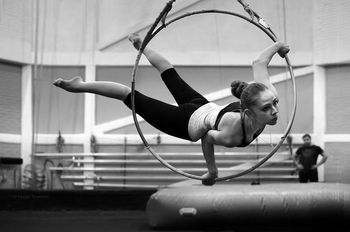 Цирк. Воздушная гимнастка.