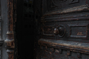 двери старого Тбилиси