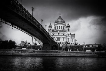 Московские зарисовки...Патриарший и Храм Христа Спасителя..(классический ракурс..)
