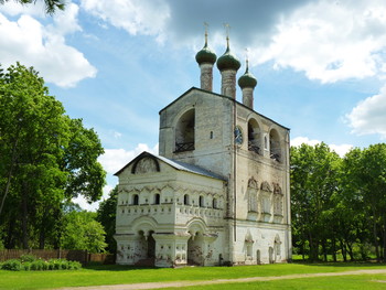 Монастырская звонница с Предтеченской церковью в Борисоглебском мужском монастыре