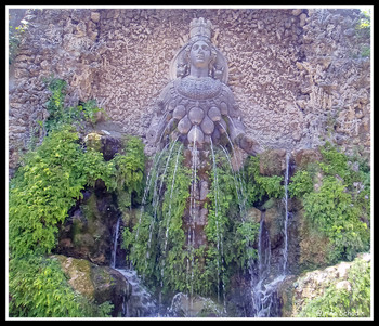 Богиня плодородия, многогрудоя Диана Эфесская. Вилла Д'Эсте, Италия.