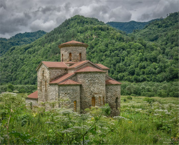 Архыз. Троицкий храм Х в.