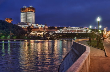 Вечер у Андреевского моста