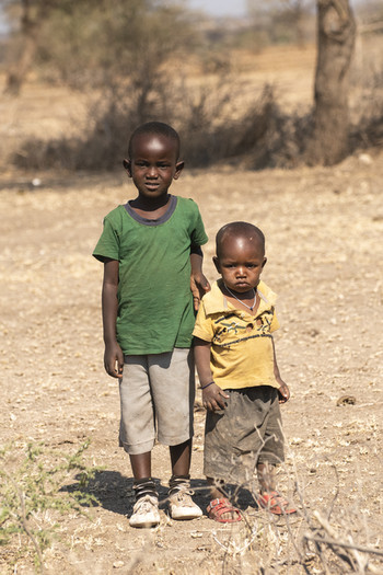 Танзания,саванна.Дети из племени масаи. #topguidessafaris 