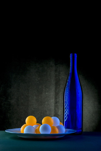 Натюрморт с синей бутылкой