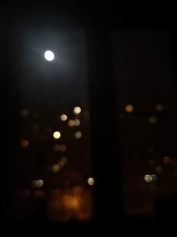 Луна над городом 