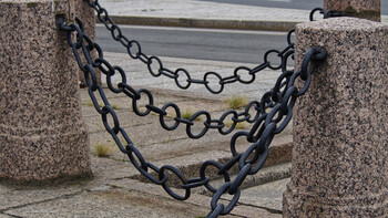 The old chain link fence of the Neva embankment.