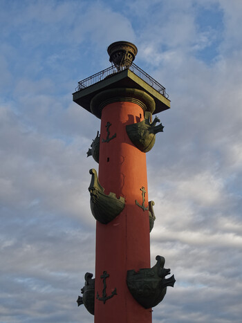 The rostral column is one of the symbols of the city.