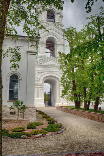 Нико́ло-Берлюко́вская пу́стынь — мужской монастырь Балашихинской епархии Русской православной церкви, расположенный на окраине деревни Авдотьино