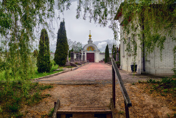 Нико́ло-Берлюко́вская пу́стынь — мужской монастырь Балашихинской епархии Русской православной церкви, расположенный на окраине деревни Авдотьино