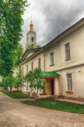 Нико́ло-Берлюко́вская пу́стынь — мужской монастырь 