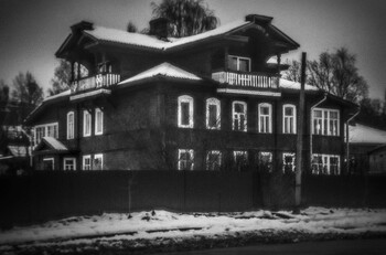 День пасмурный. Объектив перископ. Боровичи. Ноябрь. 2025 г.