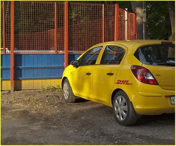 маленькое жёлтое авто