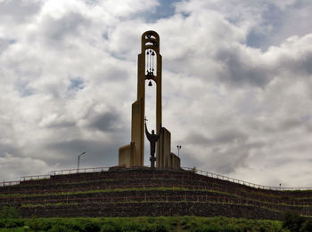 Памятник Святой равноапостольной Нино в Грузии.